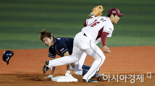 [포토] 강정호 '수비 되니까~'