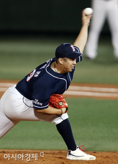 [포토] 유희관 '5차전 반드시 잡는다'