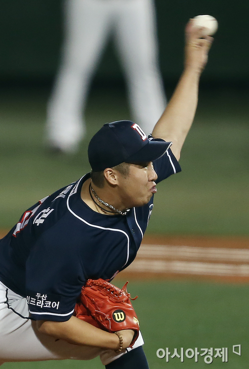 [포토] 유희관 '나는 오늘 닥터K!'