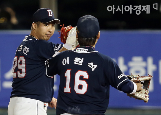 [포토] 유희관 '이원석, 나에겐 다이아몬드 같은 존재야!'
