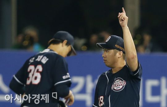 [포토] 유희관 '가자, 위로'