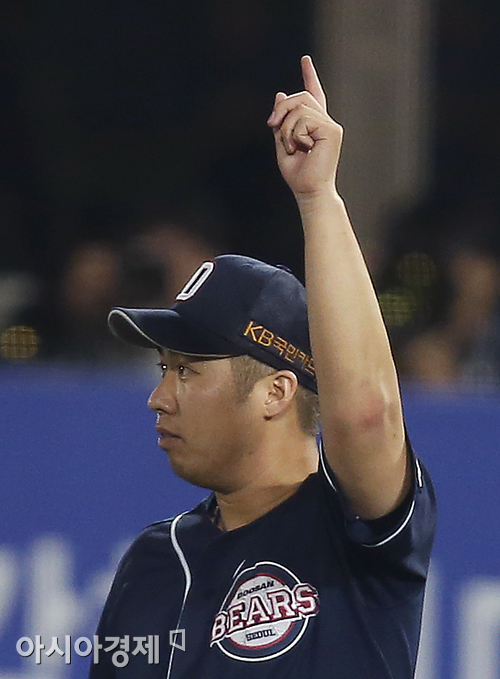 [포토] 유희관 '두산, 위를 보자'