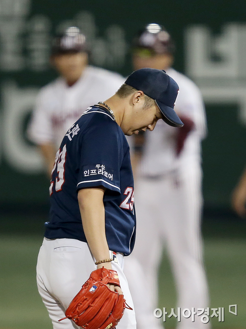 [포토] 유희관, 8회말 첫 피안타