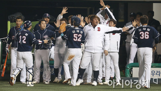 [포토] 두산 '수비가 끝내주는 날'