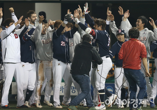 [포토] 최준석 홈런 기쁨