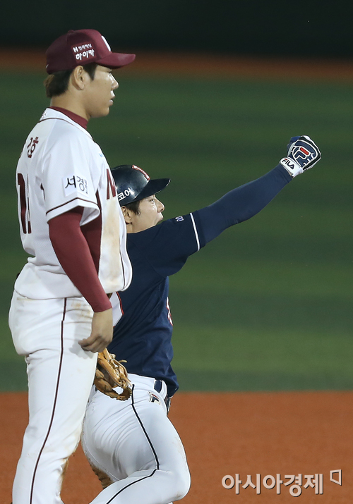 [포토] 민병헌 '쐐기를 박자'