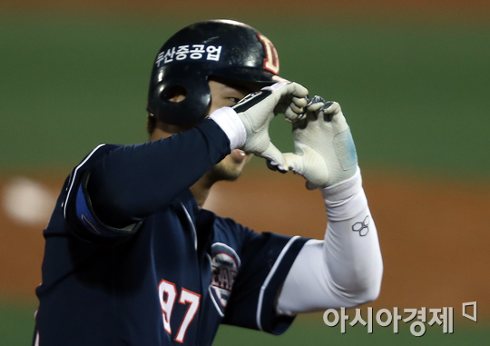 [포토] 오재원 '하~트'