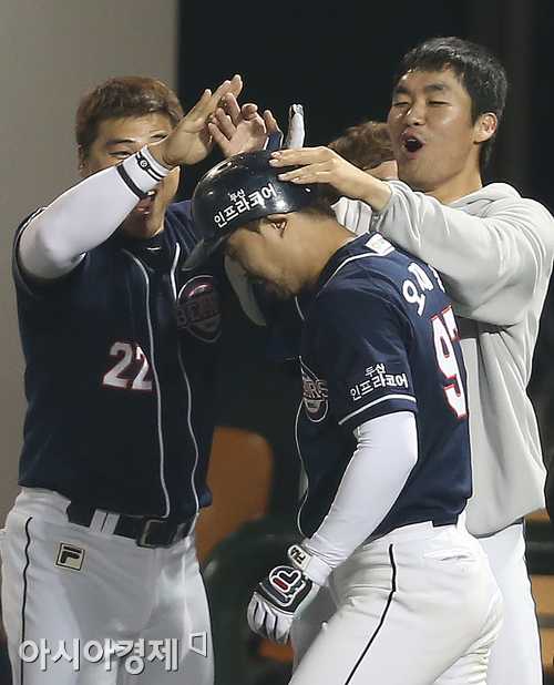[포토] 오재원 '맞아도 좋아'