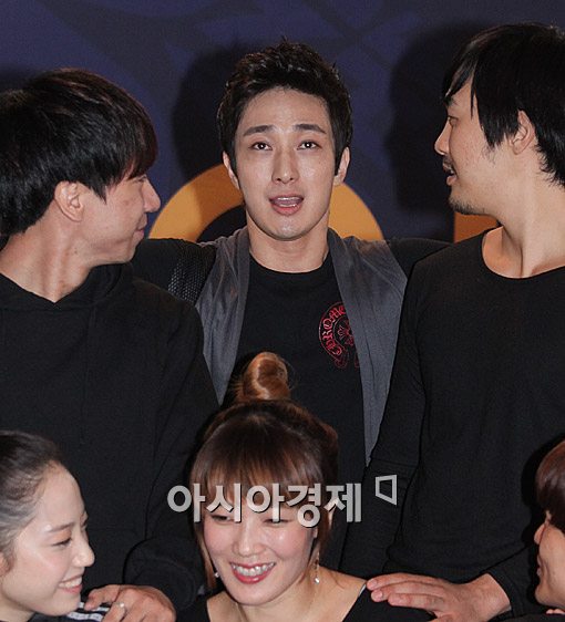 [포토]열창하는 뮤지컬배우 김승대