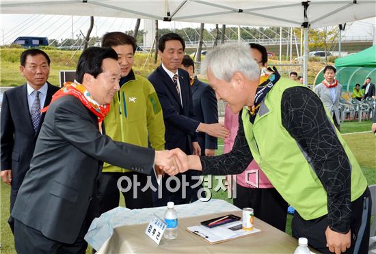 [포토]광산구 주민자치위원 격려하는 강운태 광주시장