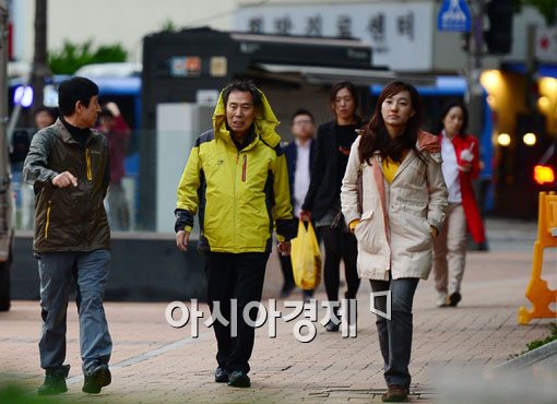 [포토]벌써 거리에 두툼한 옷이 