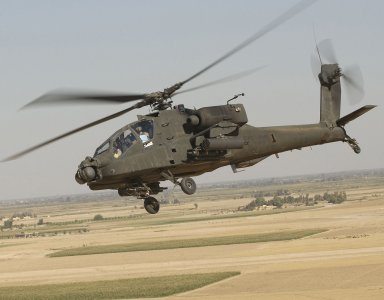 비행중인 AH-64D 아파치 롱보우 헬기