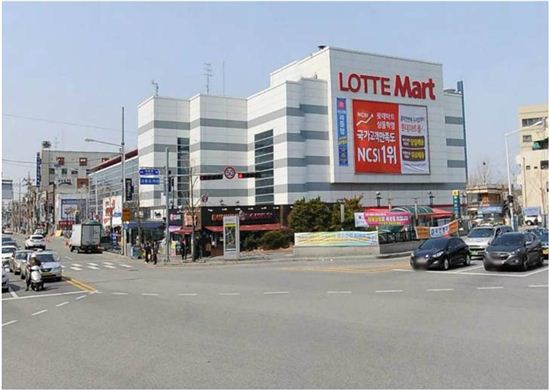 지난 14일 한국토지신탁이 대형매장 리츠를 설립했다. 사진은 투자 대상인 대전시 동구 대동에 위치한 롯데마트 모습이다.