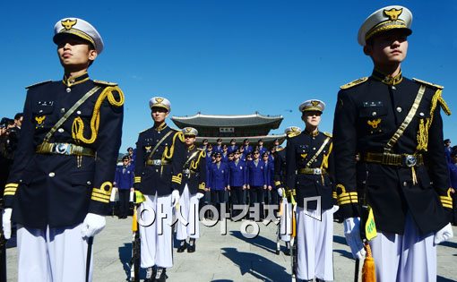 [포토]외국인 관광객들의 눈과 귀가 되겠습니다 