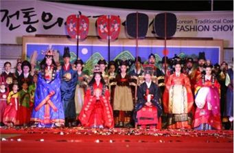 '패션쇼부터 강연까지'··고궁에서 열리는 가을밤 행사 