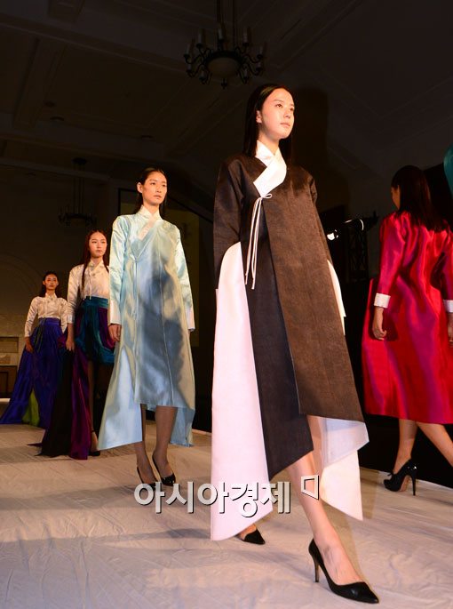 [포토]전통과 현대의 만남 '한복 패션쇼'