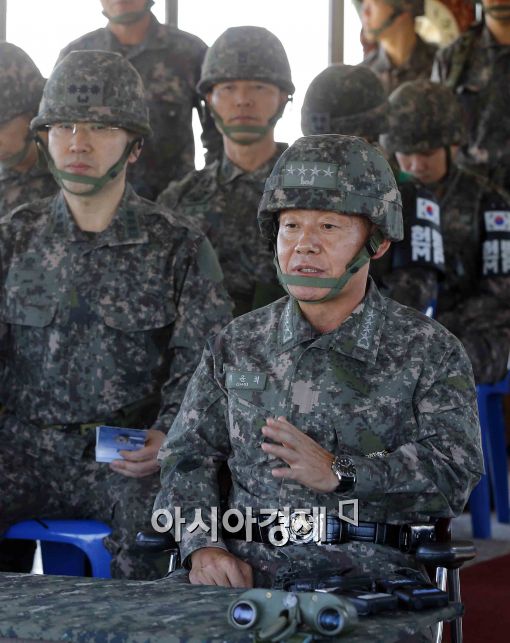 [포토]최윤희 신임 합참의장, 중부전선 현장 지도