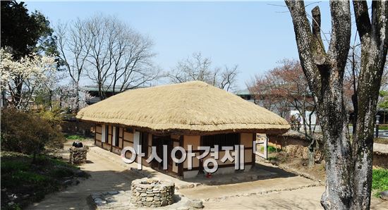 신재효 고택