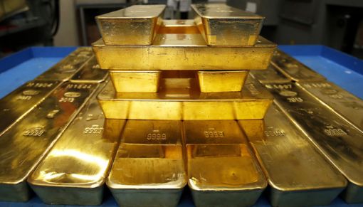 금값 하락 속에 아시아 소비자들이 금 매수에 나서고 있다.