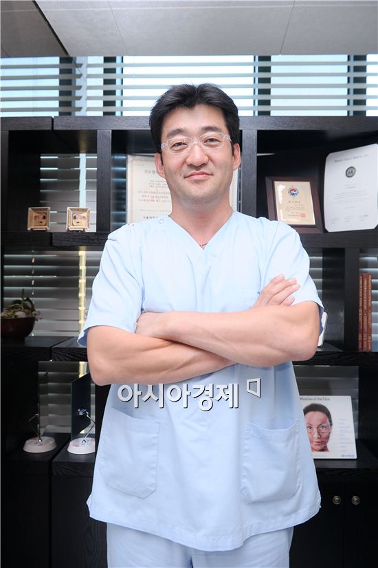 리젠 성형외과 이석준 원장 "봉사활동, 삶을 보는 새로운 시각"(인터뷰)