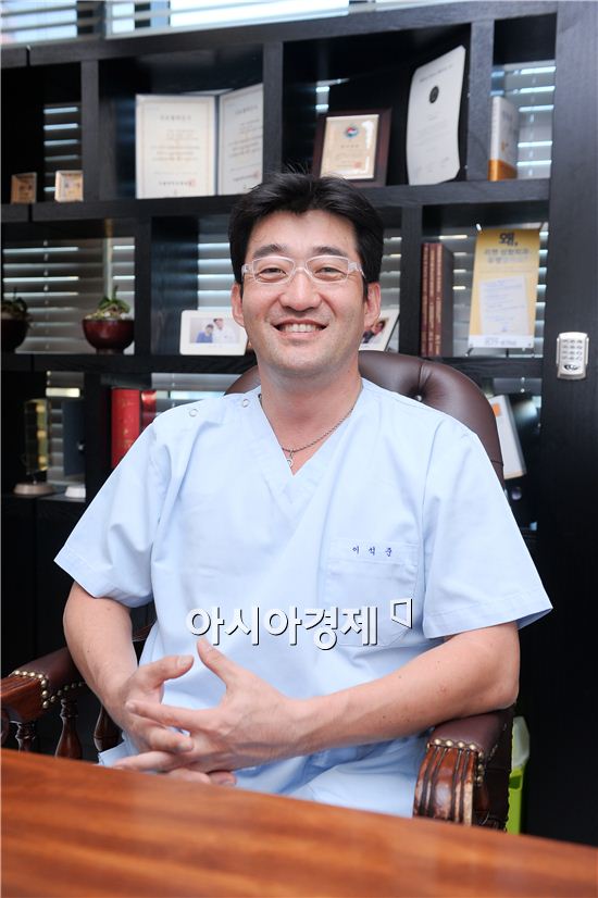 리젠 성형외과 이석준 원장 "봉사활동, 삶을 보는 새로운 시각"(인터뷰)