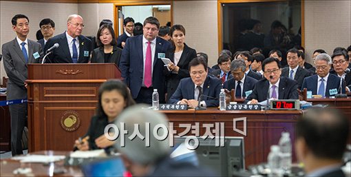 [포토]국감장에선 파란눈의 외국인들