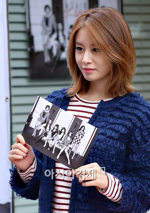 [포토]포즈 취하는 티아라 지연