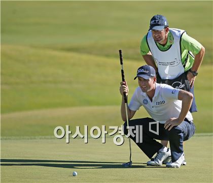 심슨, 4타 차 선두 "우승 예약~"