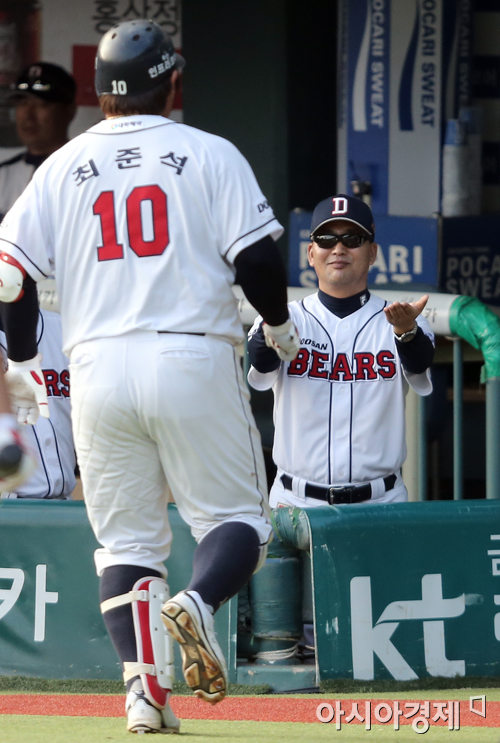 [포토] 김진욱 감독 '최준석, 나에게로 오라'