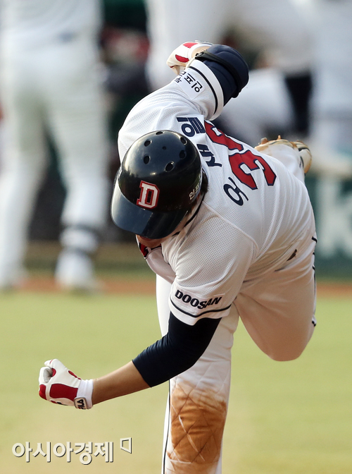 [포토] 그라운드 홈런 오재일 '이것이 두산이다'