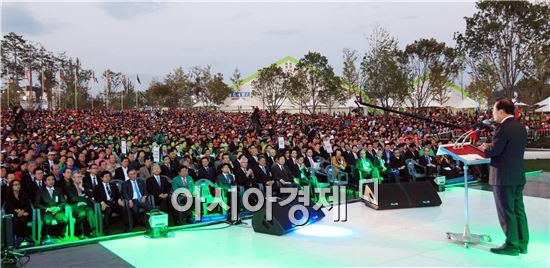 [포토]순천정원박람회 폐회사하는 박준영 전남지사
