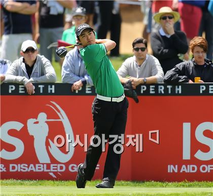  정연진이  EPGA투어 ISPS한다퍼스인터내셔셜 최종일 6번홀에서 티 샷을 하고 있다. 사진=Getty images/멀티비츠.