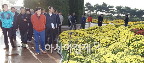 국향대전 점검하는 안병호 함평군수