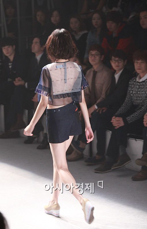 [포토]홍혜진 컬렉션, 남자연예인의 시선을 사로잡은 반전뒤태
