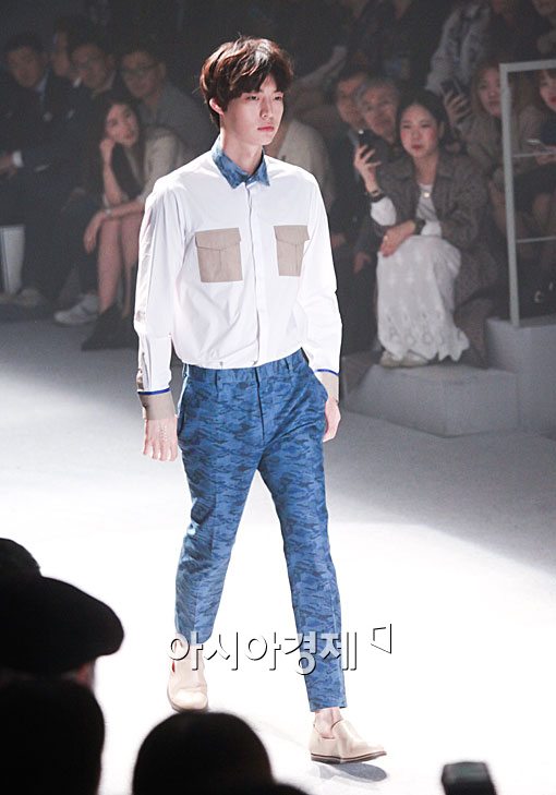 [포토]'서울패션위크' 안재현, 시원한 블루패션