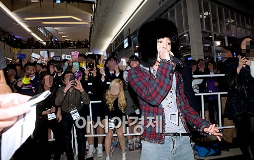 [포토]지드래곤, 팬과 조금 더 가까이 '완벽한 무대매너'