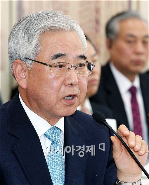 [포토]답변하는 문용린 서울시교육감