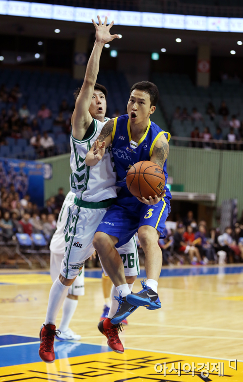 [포토] 김승현 '수비를 뚫고~'