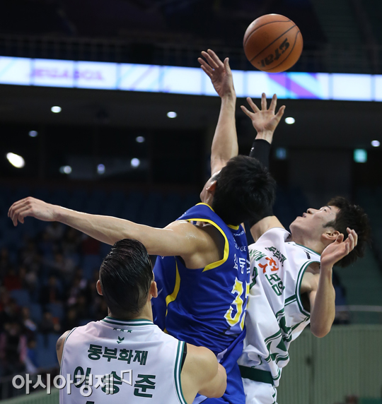 [포토] 임동섭-박병우 '리바운드를 잡아라'