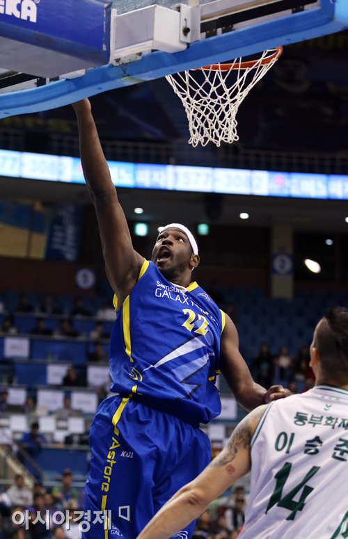 [포토] 해밀턴 '놓고 온다~'