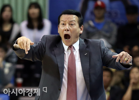 [포토] 김동광 감독 '판정 수긍할 수 없어'