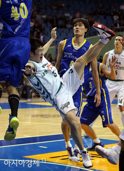 [포토] 박병우 '중심을 잃었어'