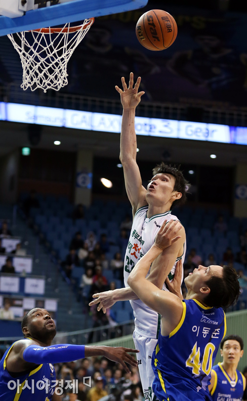 [포토] 김주성 '막아도 소용없다'