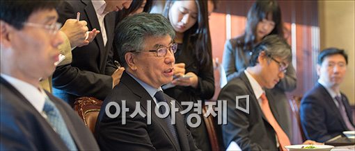 [포토]"양적완화 이번달은 없을것"