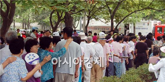 광주여성발전센터공직자 ‘사랑의 빨간 밥차’ 봉사 활동 전개