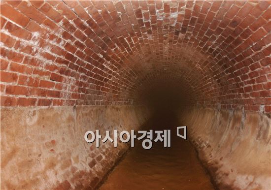 최근 서울광장 지하에서 발견도니 조선시대 후기 배수로. 사진제공=서울시