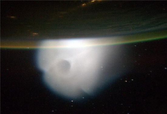 ▲유령 닮은 우주 구름(출처: 라이브 사이언스 홈페이지)