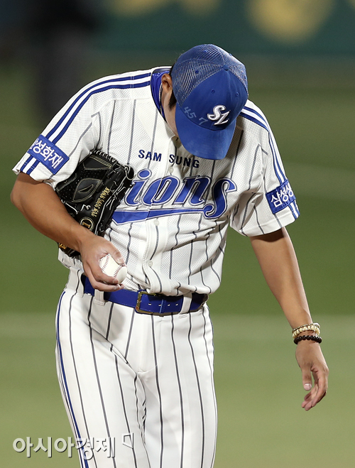 [포토] 고개 숙인 윤성환