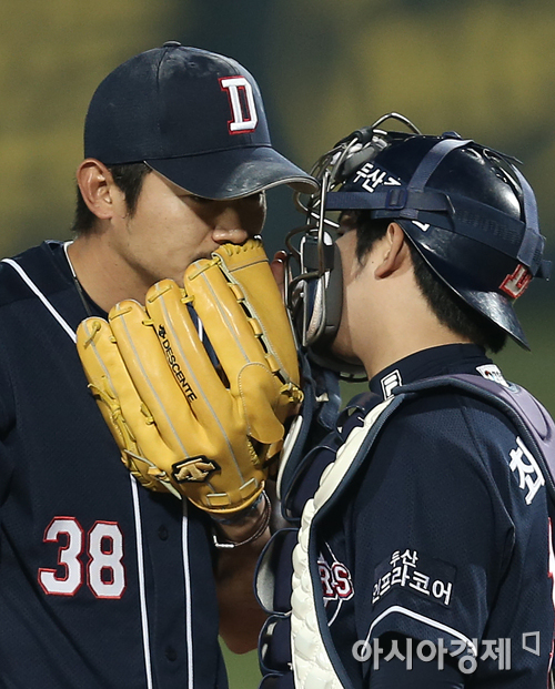 [포토] 노경은-최재훈 '속삭임'