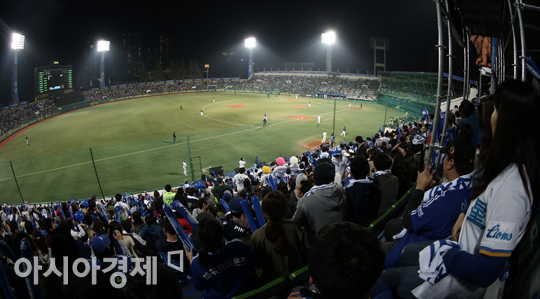 [포토] 매진 기록한 한국 시리즈 1차전